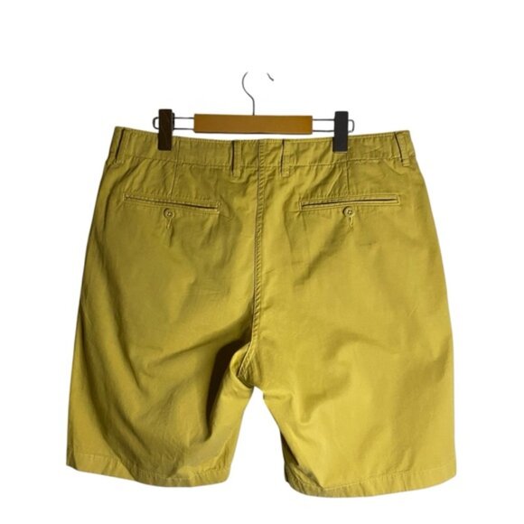 Uniqlo Men's Mustard Flat Front Casual Shorts Inseam 9'' - Picture 4 of 4